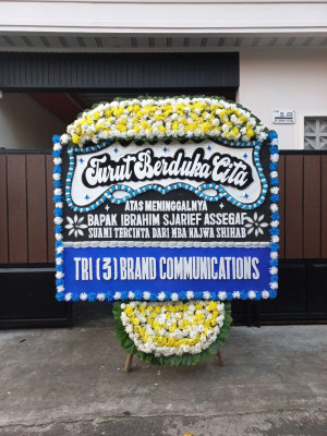 Papan Bunga Duka di Paminggir